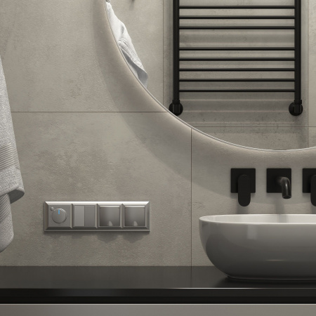 Розетка влагозащ. с зазем. с защит. крышкой и шторками (серебряный) W1171206