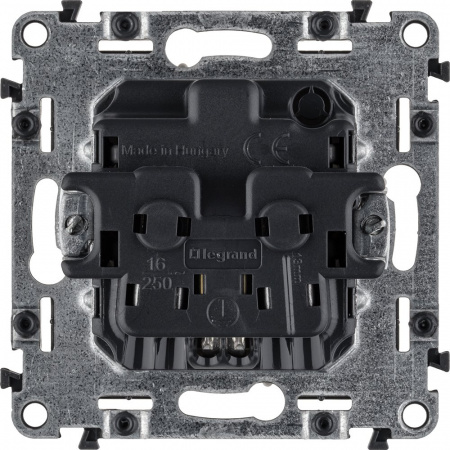 Legrand Valena ALLURE DIY Сл.кость Розетка 1-ая с/з с защитными шторками, безвинт.зажим