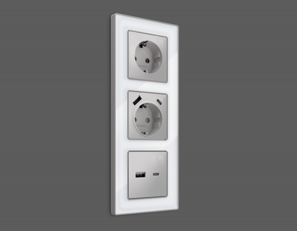 Лицевая панель ALFA (Серебро глянец) для электрической розетки с заземлением со шторками 2USB A+C QUANT AP4100