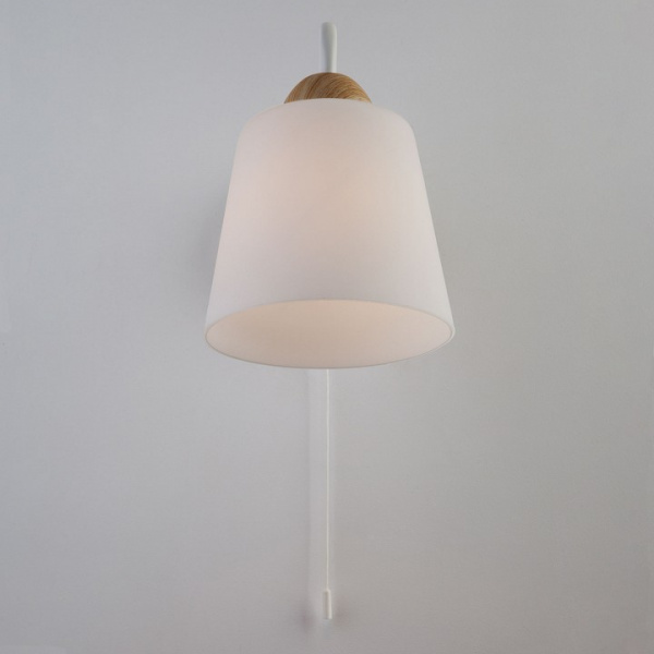 Бра со стеклянным плафоном 70062/1 белый Eurosvet Betty