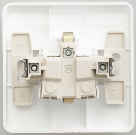 SE Этюд Бел Розетка 1-ая с/з с защитными шторками