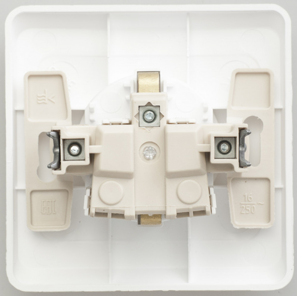 SE Этюд Бел Розетка 1-ая с/з с защитными шторками