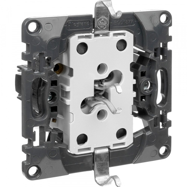 Legrand Valena Мех IN'MATIC Розетка 2-ная с/з, со шторками, безвинт. зажим