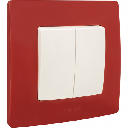 Legrand Etika Красная Рамка 1-ая