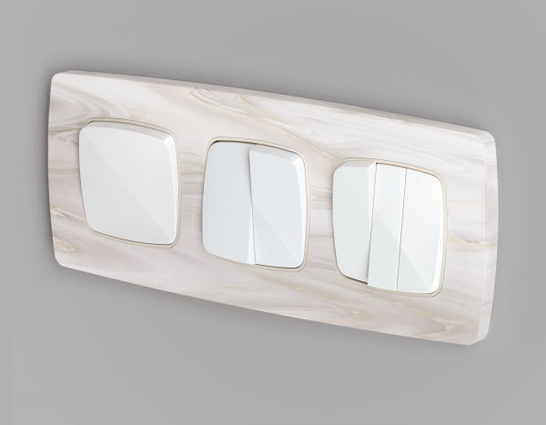 Лицевая панель OMEGA (Белый глянец) для 3-клавишных выключателей QUANT OP1050