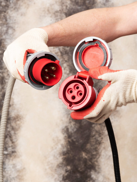 EKF PROxima Розетка переносная 2242 3Р+РЕ 32А 380В IP67