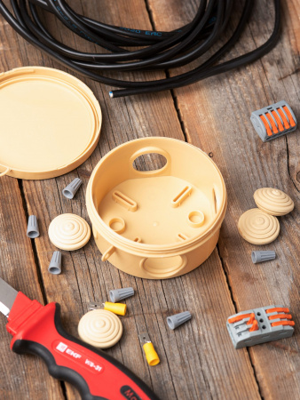 EKF PROxima Коробка распаячная КМР-040-039 с крышкой (85х40) 4 мембранных ввода светлое дерево IP54