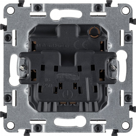 Legrand Valena LIFE DIY Бел Розетка 1-ая б/з с защитными шторками, безвинт.зажим