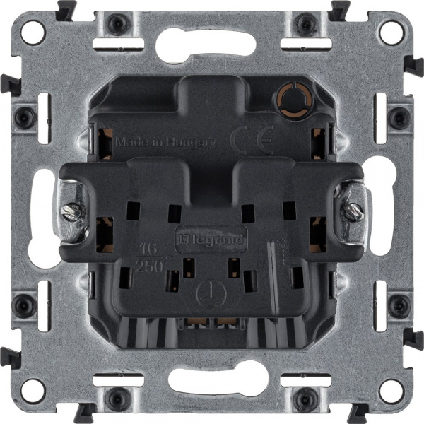 Legrand Valena LIFE DIY Бел Розетка 1-ая б/з с защитными шторками, безвинт.зажим