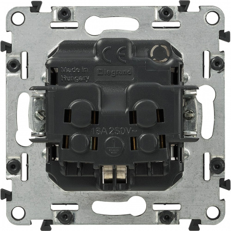 Legrand Valena Мех IN'MATIC Розетка с/з, со шторками, винт.зажим