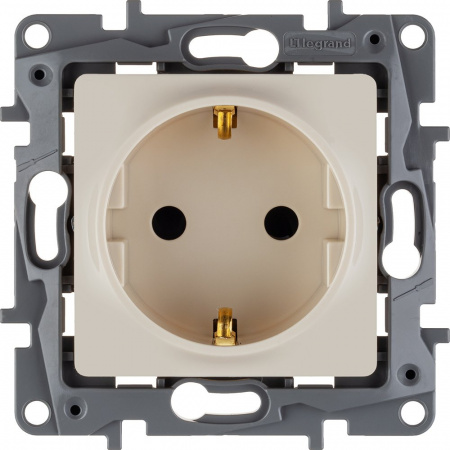 Legrand Etika Слоновая кость Розетка с/з со шторками, винтовые клеммы