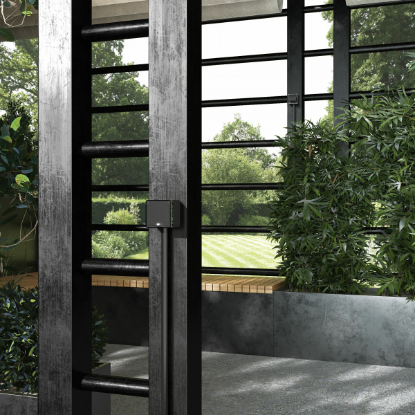 Розетка влагозащ. с зазем. с защит. крышкой и шторками Gallant черный/хром W5071235