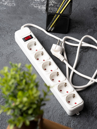 EKF PROxima Сетевой фильтр 6*3м 10А/2,2 кВт с выкл. c/з ПВС 3х0,75 Блокбастер