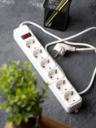 EKF PROxima Сетевой фильтр 6*1,8м 10А/2,2кВт с выкл. c/з ПВС 3х0,75 Блокбастер