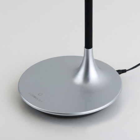 Светодиодная настольная лампа 80422/1 серебристый Eurosvet Urban