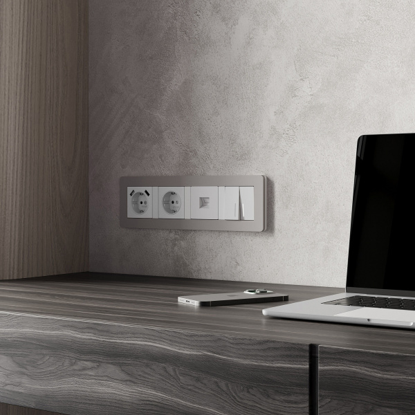 Рамка из поликарбоната на 4 поста Split дымчатый/белый, soft-touch W0043067