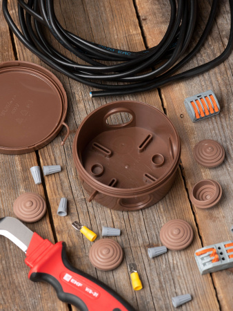 EKF PROxima Коробка распаячная КМР-040-039 с крышкой (85х40) 4 мембранных ввода тёмное дерево IP54