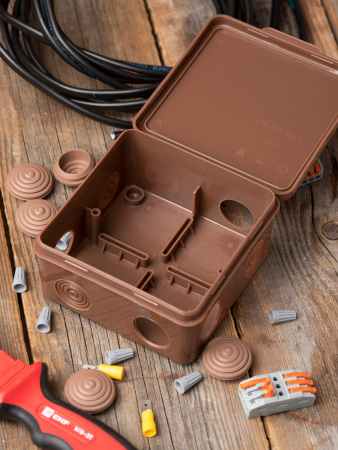 EKF PROxima Коробка распаячная КМР-030-014 с крышкой (100х100х55), 8 мембранных вводов тёмное дерево IP54