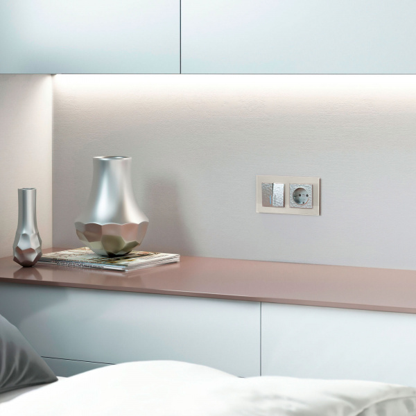 Выключатель двухклавишный проходной с подсветкой (Hammaer серебряный) W1222106