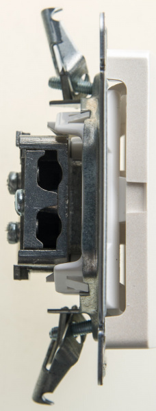 SE Glossa Перламутр Розетка TV проходная 4DB