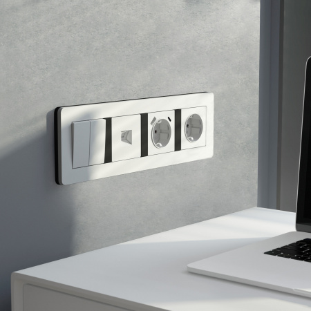 Рамка из поликарбоната на 4 поста Split белый/черный, soft-touch W0043068