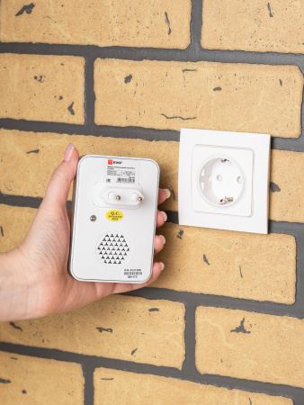 EKF PROxima Звонок беспроводной в розетку Classic (бел.-сер. 51 мелод. с индик. 4 ур.)