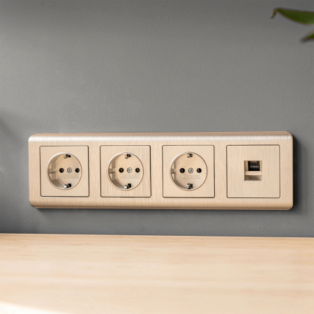 Розетка с заземлением и шторками (шампань рифленый) W1171110