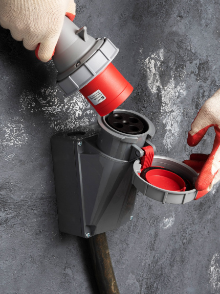 EKF PROxima Розетка стационарная наружная 1342 3Р+РЕ 63А 380В IP67