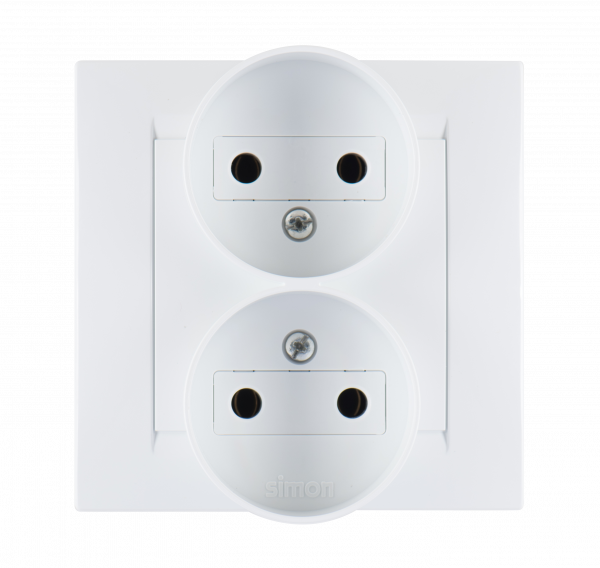 Simon 15 Белая Розетка 2-ая б/з литая (в сборе с рамкой)