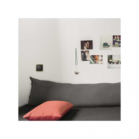 Simon 82 Detail Графит Коробка наружной установки 3-ая