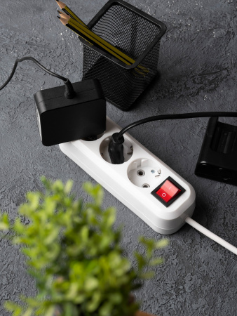 EKF PROxima Удлинитель "Эксперт" 3 гнезда 2 метра 16А/3,5кВт с выключателем и заземлением ПВС 3х1