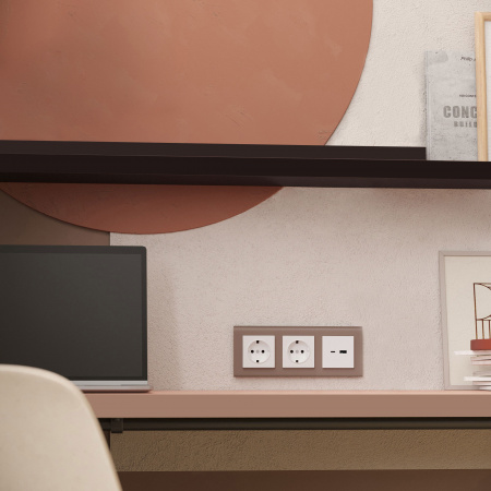 Рамка из стекла на 3 поста Favorit латте W0031142