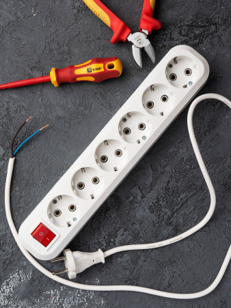 EKF PROxima Колодка 6 гнезд 16А 3,5кВт c выкл. с/з Эксперт