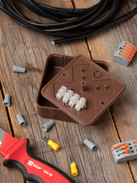 EKF PROxima Коробка разветвительная КМР-030-030кг (75х75х26) с клеммником тёмное дерево