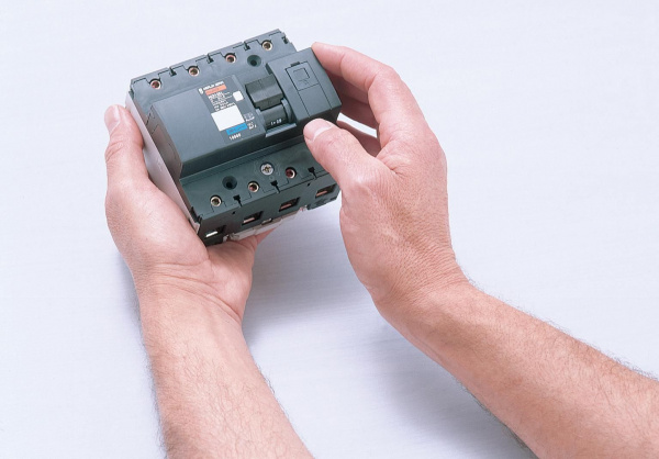 SE Acti 9 NG125L Автоматический выключатель 4P 80А (D)