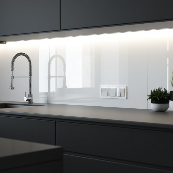 Розетка влагозащ. с зазем. с защит. крышкой и шторками (белый акрил) W1171241