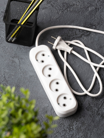 EKF PROxima Удлинитель "Эксперт" 4 гнезда 2 метра 10А/2,2кВт без заземления ПВС 2х0,75