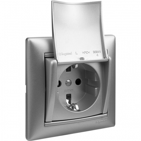 Legrand Valena Алюминий Розетка 1-ая с/з с крышкой