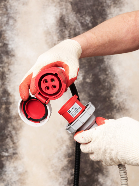 EKF PROxima Розетка переносная 2142 3Р+РЕ 16А 380В IP67