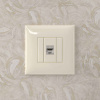 DKC Avanti Компьютерная розетка RJ-45 без шторки в стену, кат.5e одинарная экранированная, Ванильная дымка