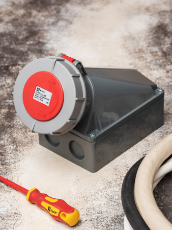 EKF PROxima Розетка стационарная наружная 1342 3Р+РЕ 63А 380В IP67