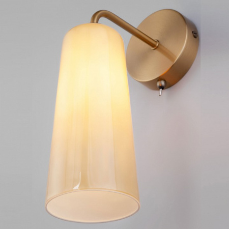 Бра со стеклянным плафоном 70137/1 латунь Eurosvet Omber