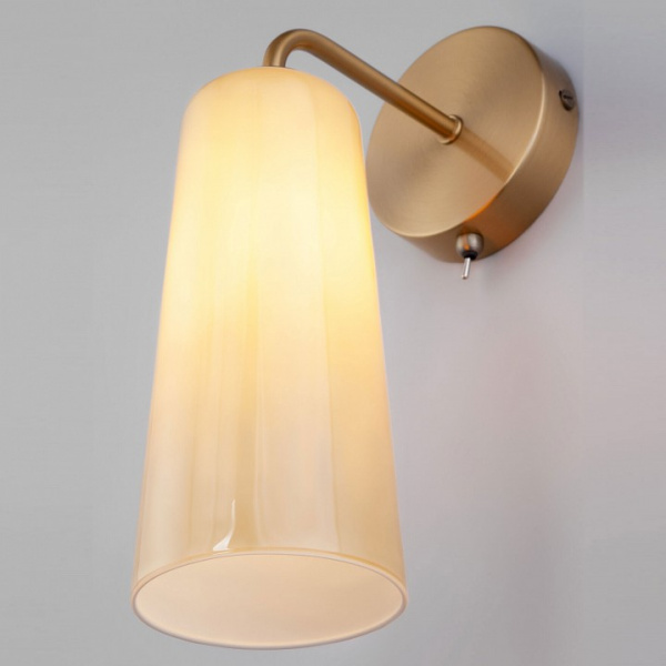 Бра со стеклянным плафоном 70137/1 латунь Eurosvet Omber