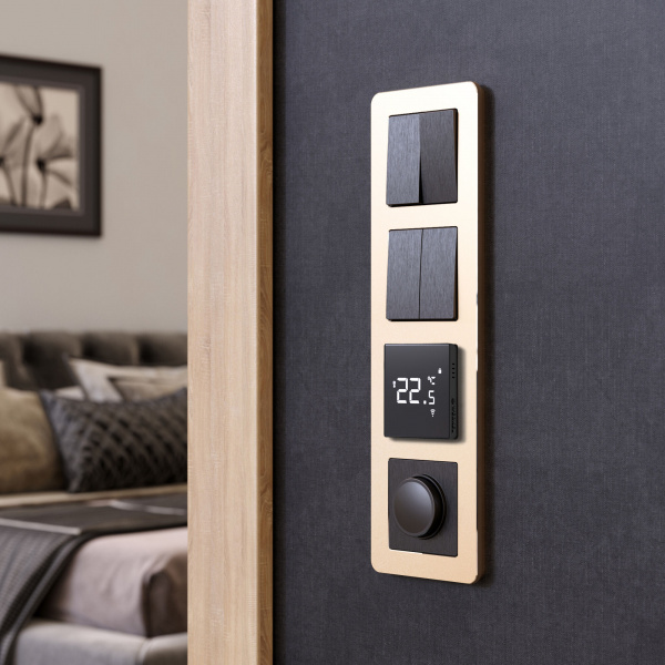 Рамка из металла на 4 поста Platinum шампань W0042611