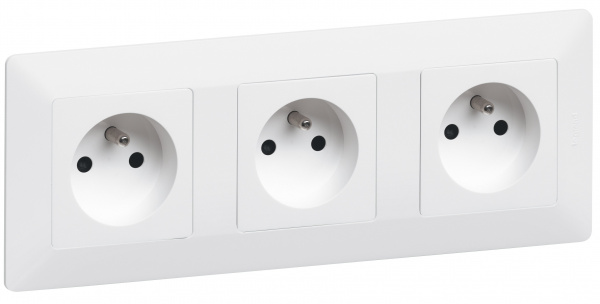 Legrand Valena LIFE DIY Бел Розетка 1-ая б/з с защитными шторками, безвинт.зажим