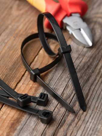 EKF Basic Хомут нейлоновый черный (7,2х350) (100шт.)