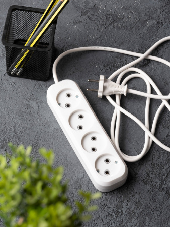 EKF PROxima Удлинитель "Эксперт" 4 гнезда 3 метра 10А/2,2кВт без заземления ПВС 2х0,75