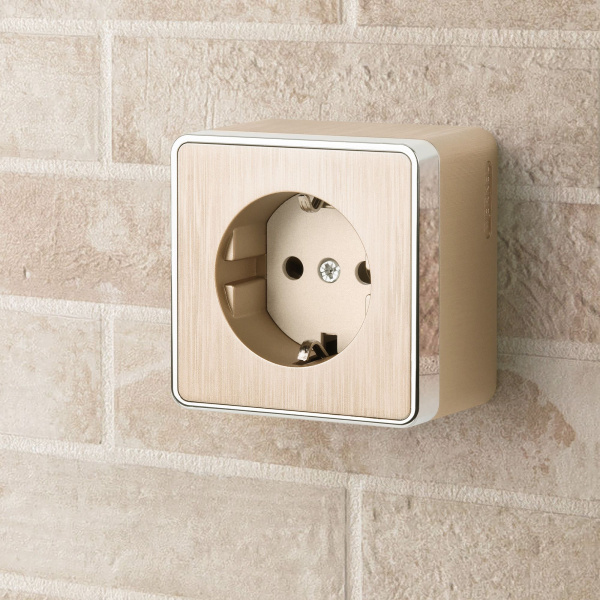 Розетка с заземлением Gallant шампань рифленый W5071010