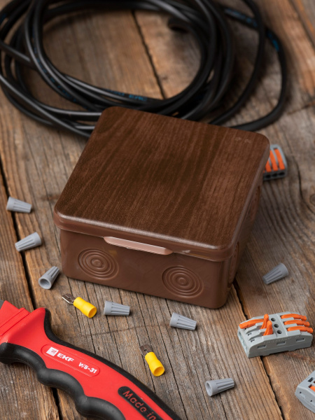 EKF PROxima Коробка распаячная КМР-030-034 пылевлагозащищенная без мембранных вводов (100х100х55) тёмное дерево