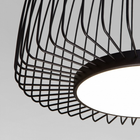 Подвесной светодиодный светильник 40010/1 LED черный Eurosvet Comodita